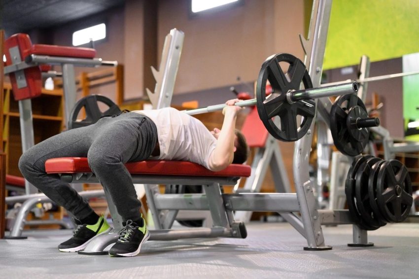 Keunggulan Versatilitas Bangku Beban: Dari Bench Press Hingga Latihan Inti