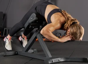 Apakah Hyperextension Bench Layak Investasi untuk Gym Pribadi Anda?